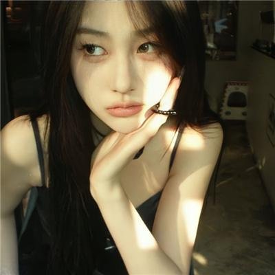 这名男子，捡到了人鱼。